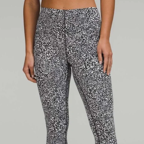 Lululemon InStill High-Rise Tights Warped Grain Alpine White Black 4
